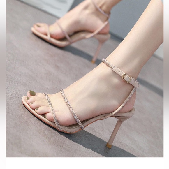 Steve Madden Tea TEA0ISI Rhinestone Sandal Heels Size 9M. - Picture 1 of 7